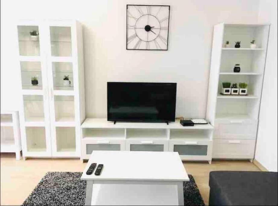 Two Bedrooms Flat In Center Appartement