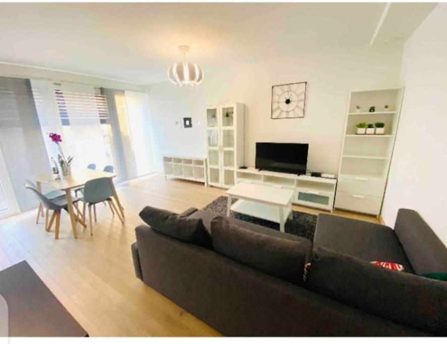Two Bedrooms Flat In Center Appartement